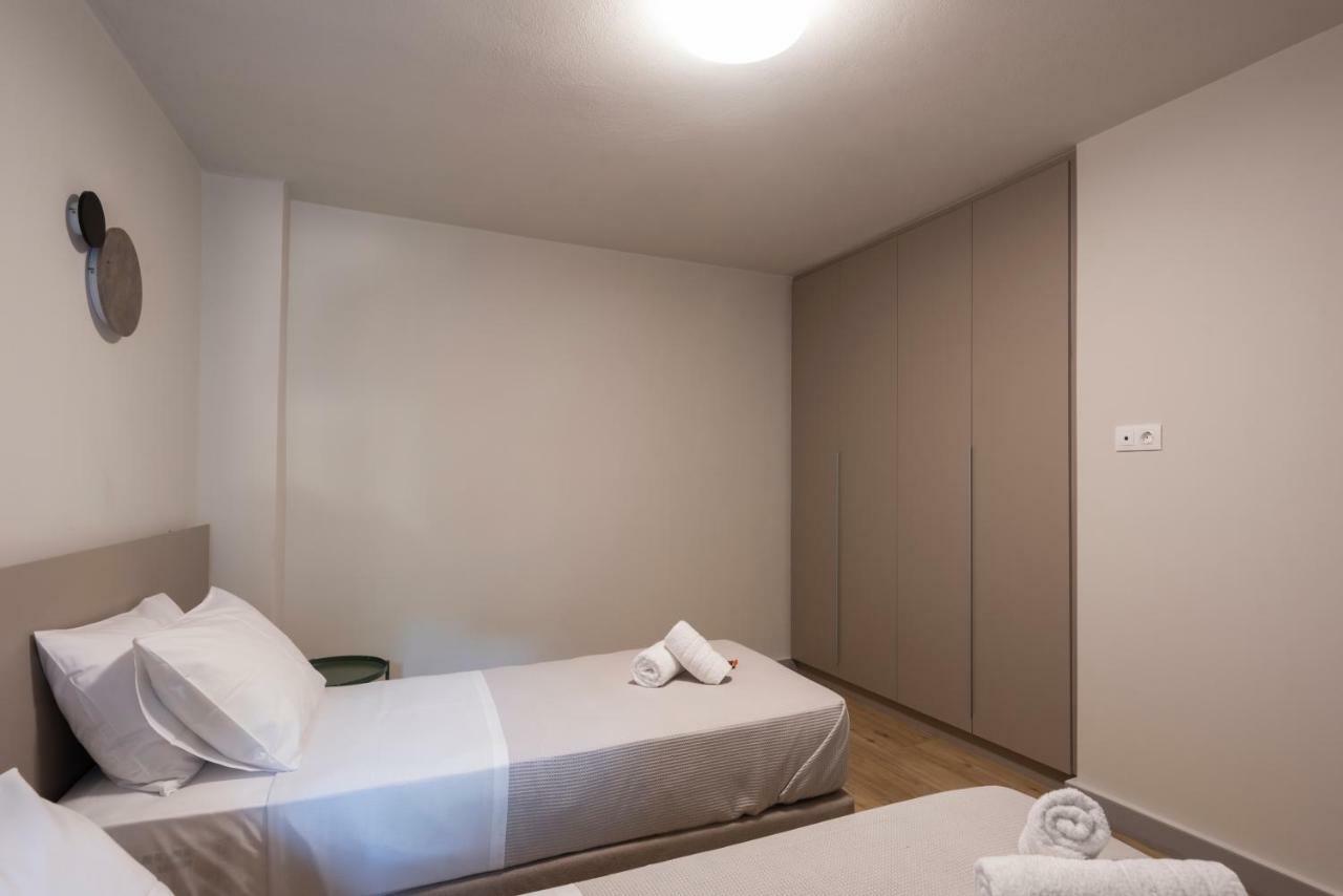 Groundfloor 2Br Apt With Smallyard Near The Heart Of Kalamáta Eksteriør bilde
